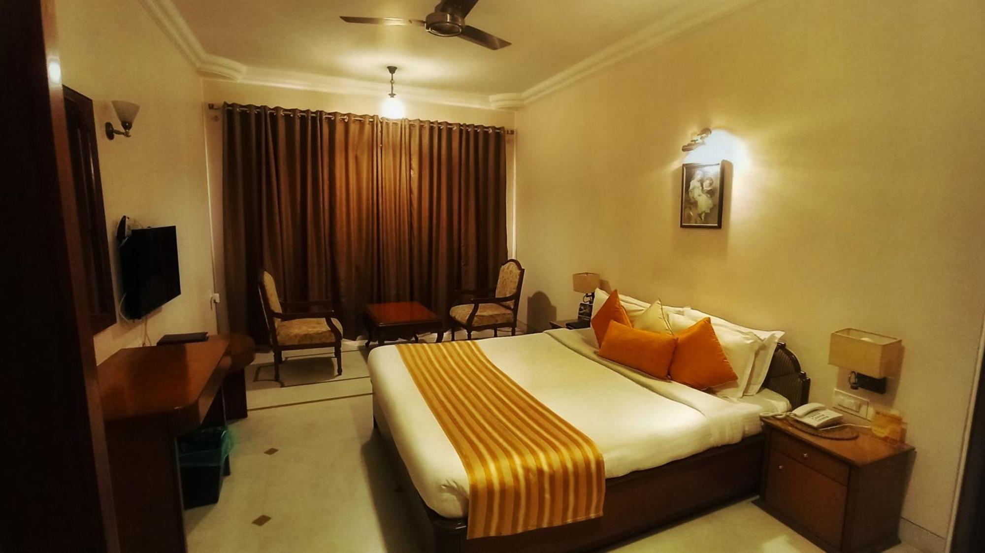 Kailash Parbat Hotel Lonavala Esterno foto